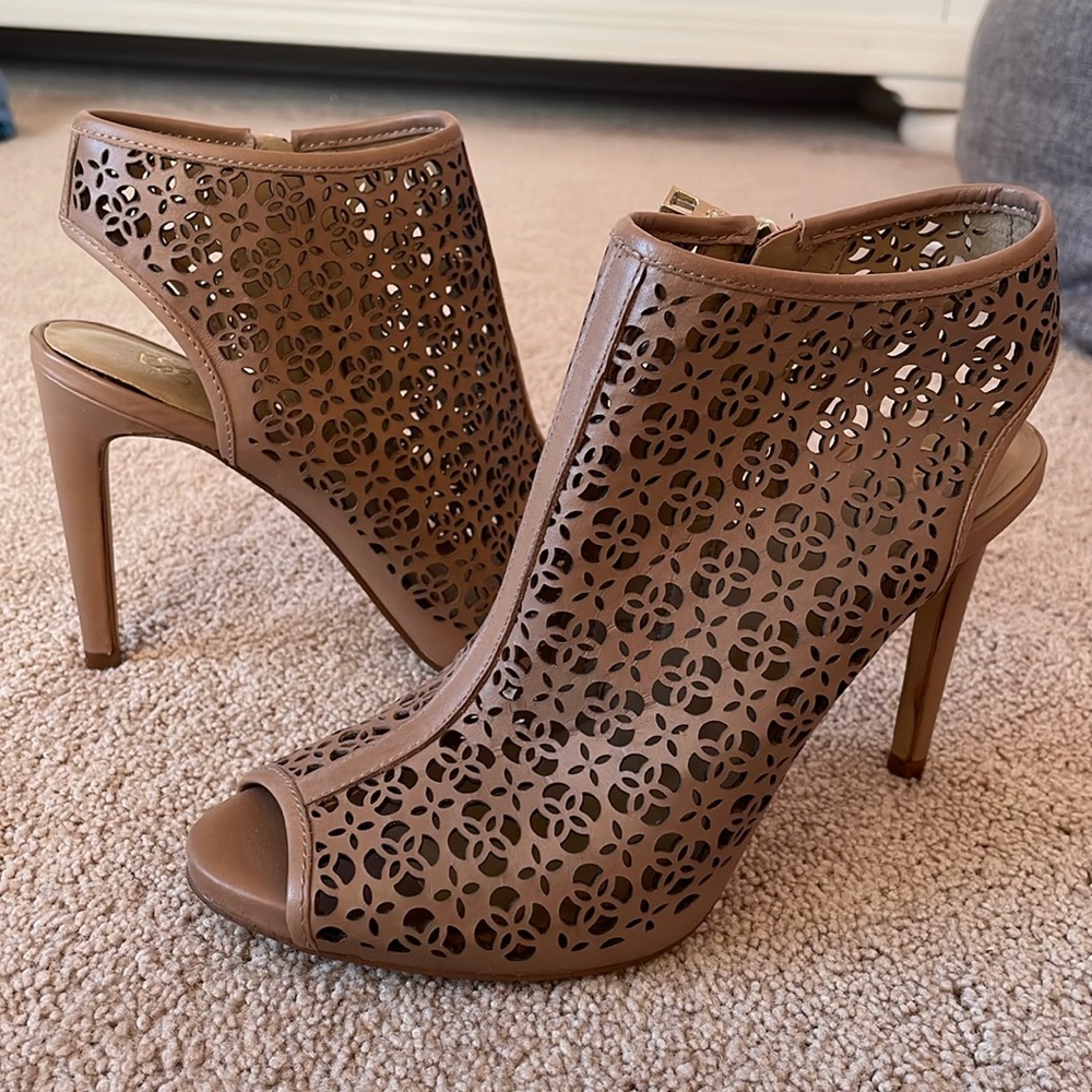 NUDE SANDAL HEELS - Billie cutout shoetie by Ann Taylor size 6.5